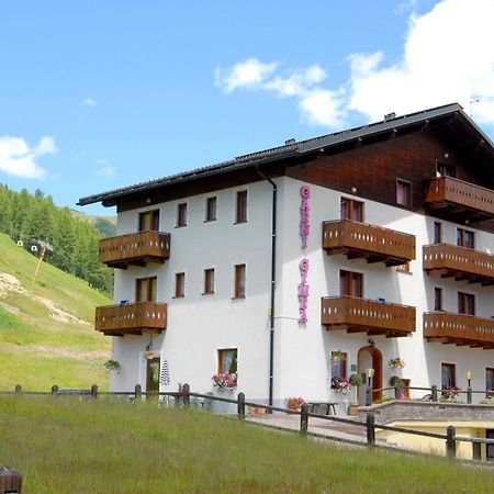 Garni Gimea Hotell Livigno Exteriör bild
