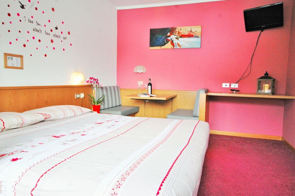 Garni Gimea Hotell Livigno Exteriör bild