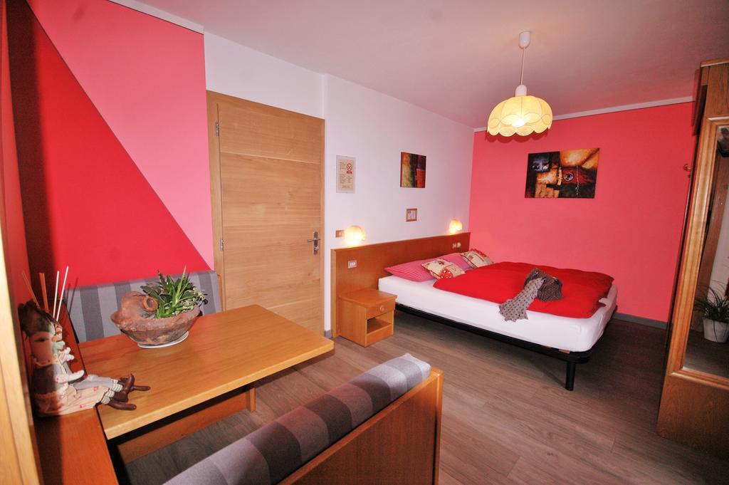 Garni Gimea Hotell Livigno Exteriör bild