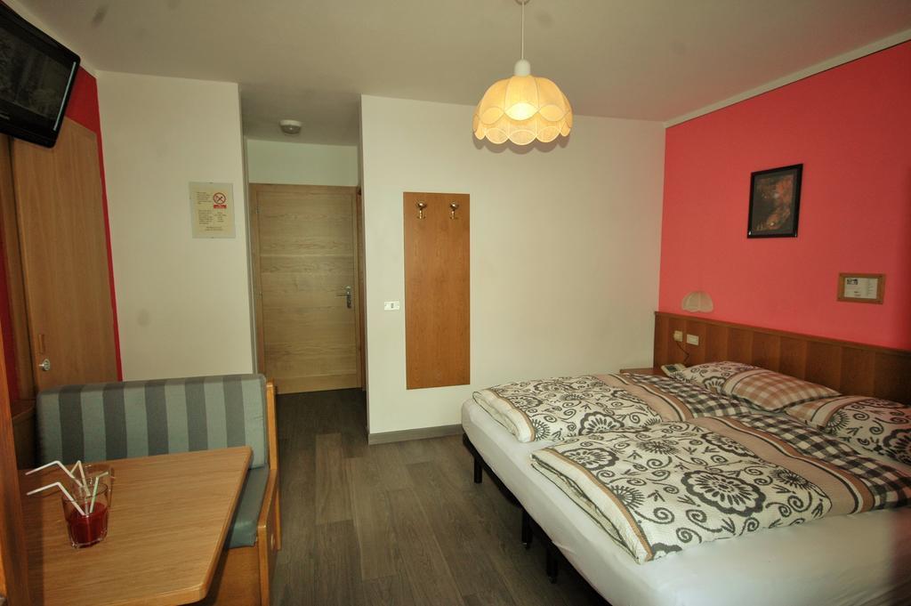 Garni Gimea Hotell Livigno Exteriör bild
