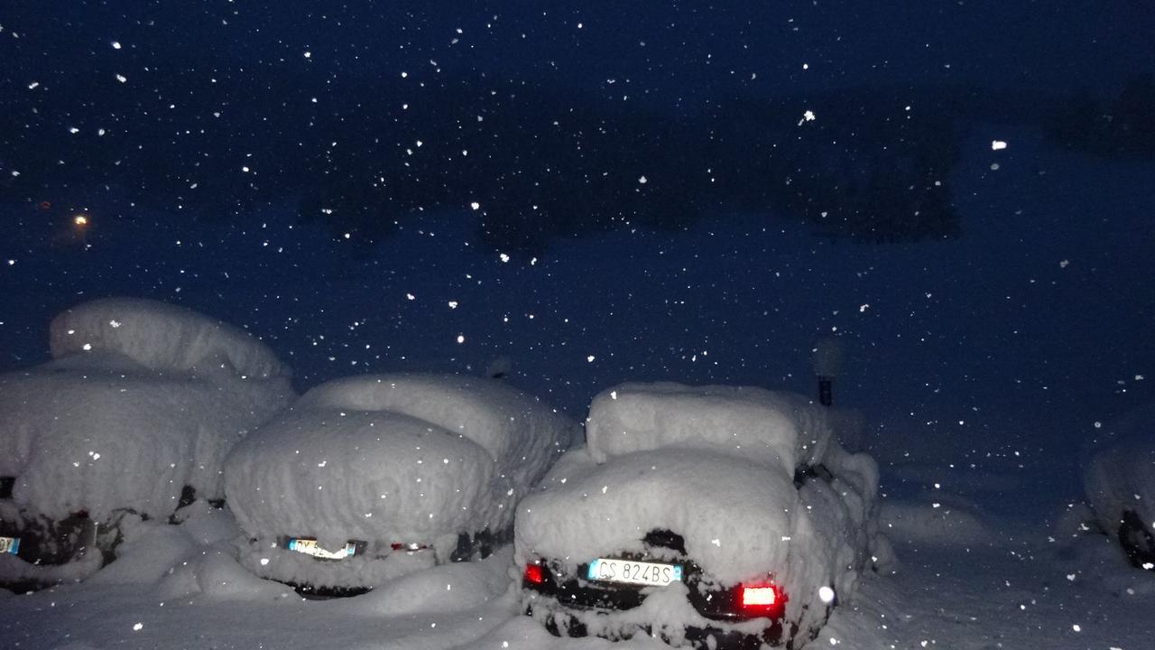 Garni Gimea Hotell Livigno Exteriör bild